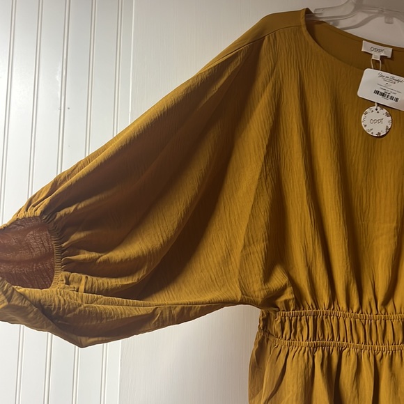 Beautiful Yellow/Gold ODDY top. Size 1XL. Never worn!! NWT - Picture 4 of 5